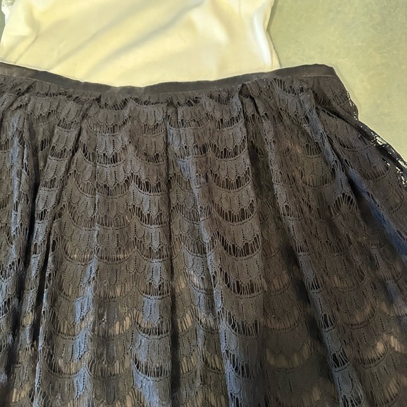 Trina Turk Los Angeles Black Lace Black Lace Overlay Lined skirt - Picture 6 of 14